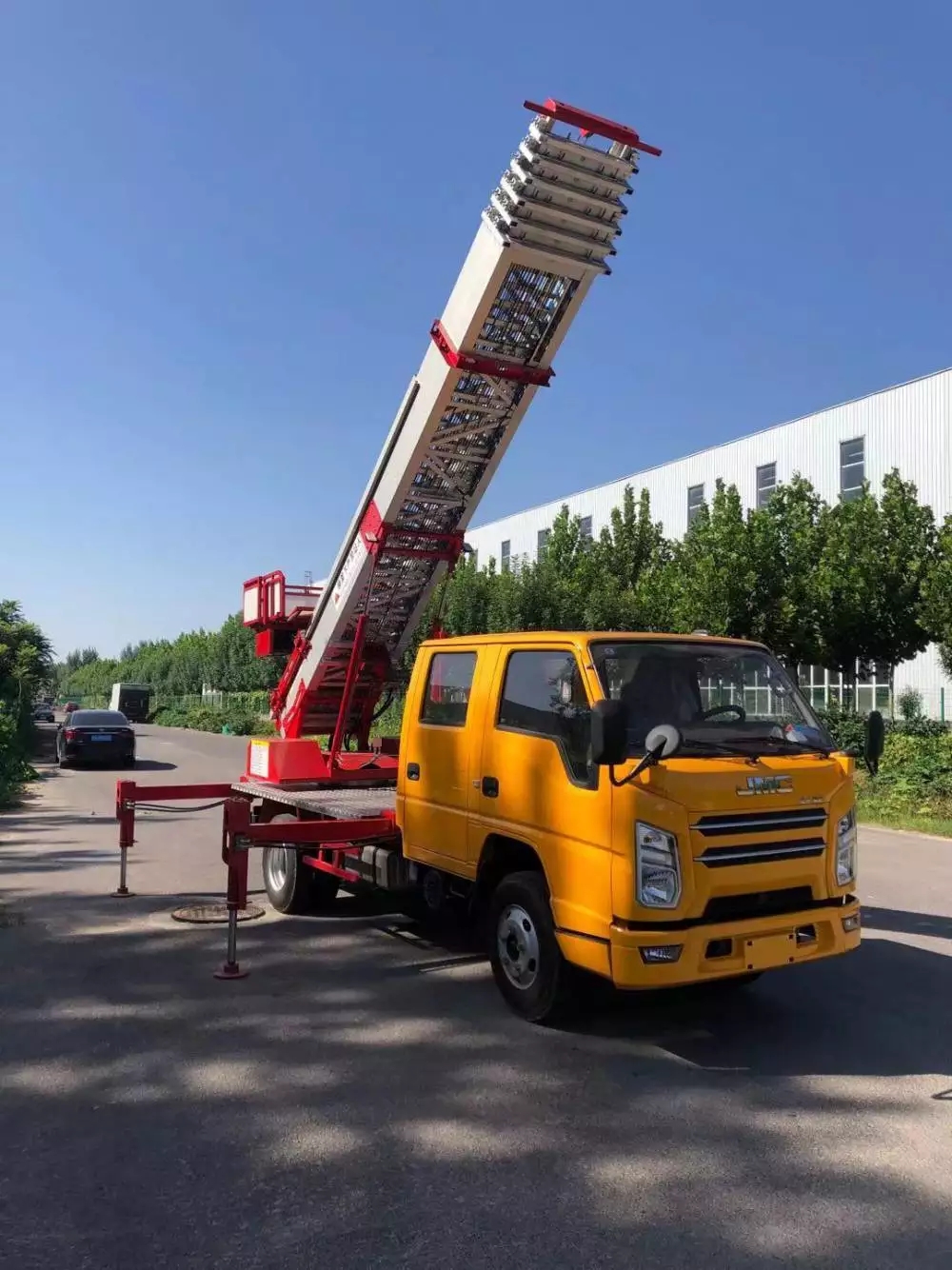 福州长乐附近的云梯车出租服务：轻松解决高空作业需求